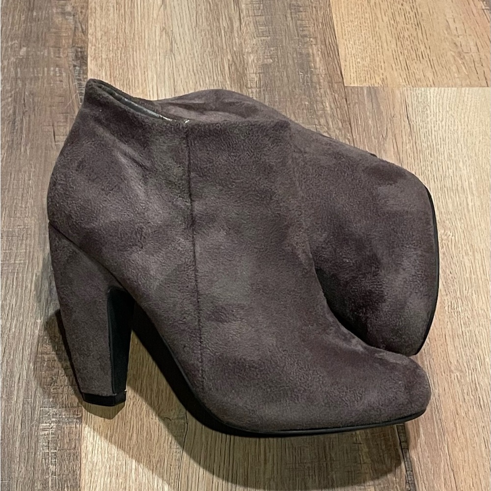 Women’s Gray Suede Ankle Boots Size 8